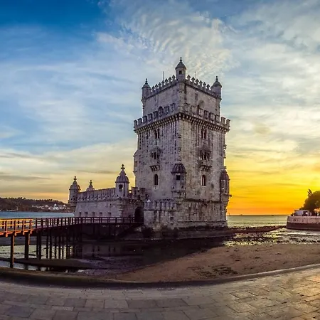 With One Bedroom In With Wonderful City View Balcony And Wifi 12 Km From The Beach 公寓 Lisboa