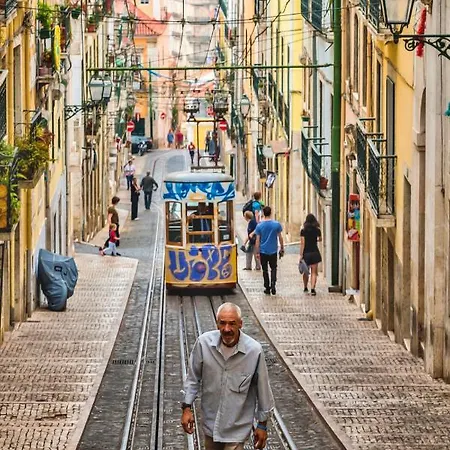 With One Bedroom In With Wonderful City View Balcony And Wifi 12 Km From The Beach Lisbon