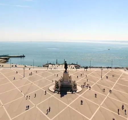 With One Bedroom In With Wonderful City View Balcony And Wifi 12 Km From The Beach Lisbon
